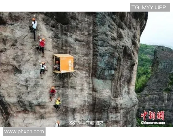 深圳攀岩队防守策略解析与攀岩热点的深度探讨 深圳攀岩队防守策略解析与攀岩热点的深度探讨