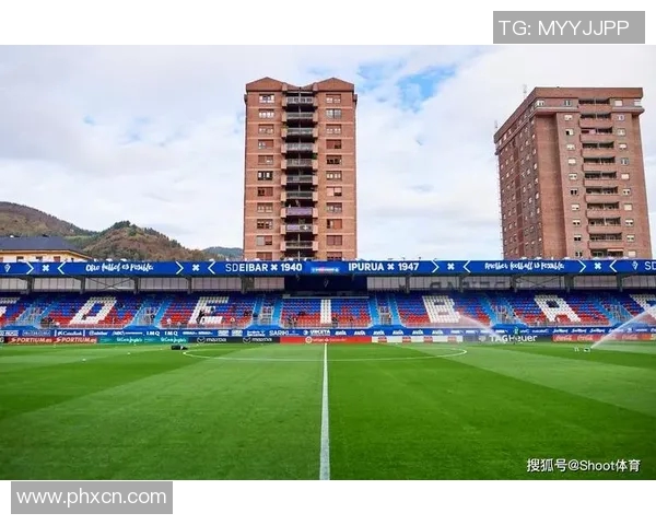 埃瓦尔主场迎战巴伦西亚双方争夺关键积分激战正酣 埃瓦尔主场迎战巴伦西亚双方争夺关键积分激战正酣