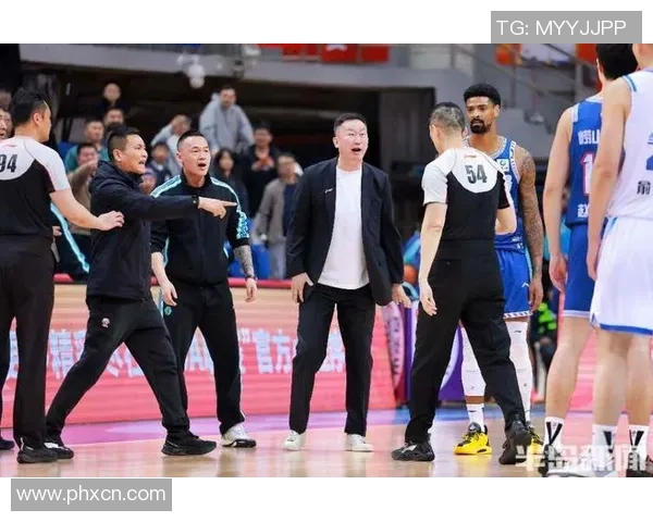 吉林男篮与青岛男篮激战正酣谁能在赛场上笑到最后